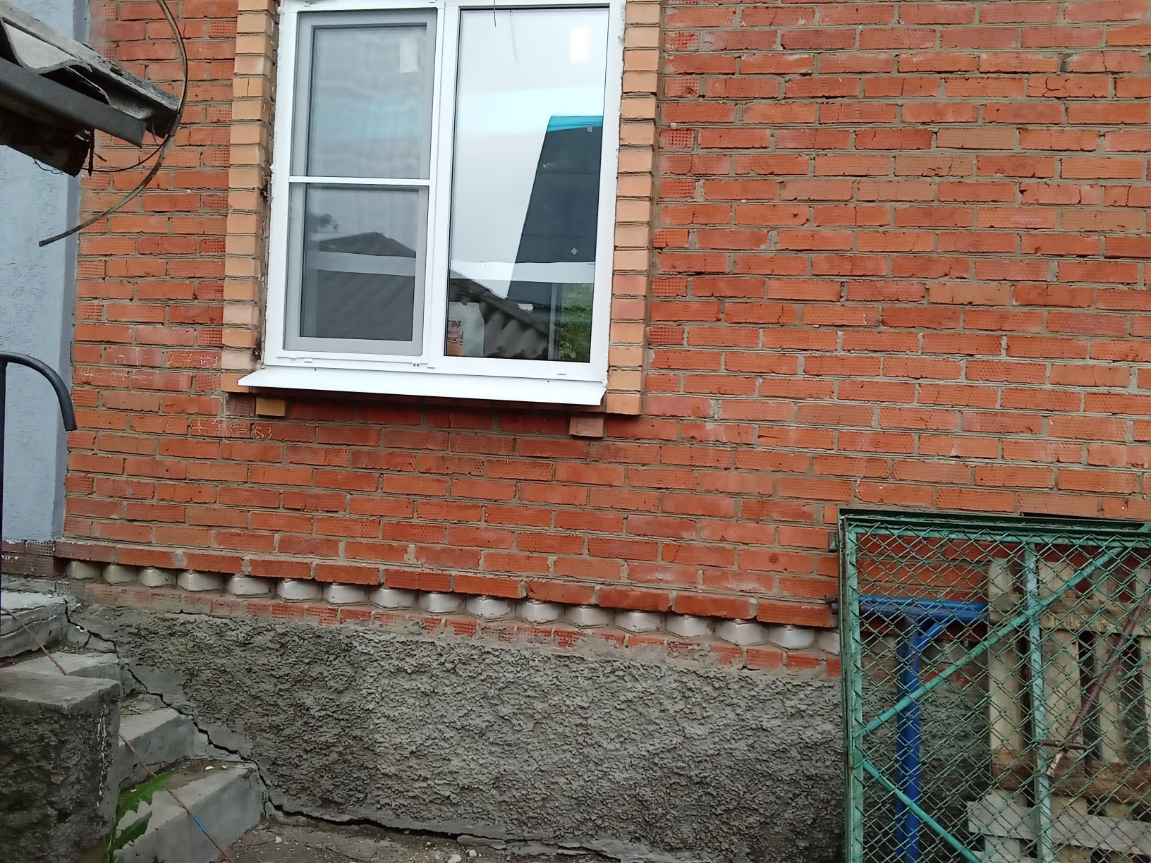 Двухстворчатое окно Montblanc в загородном доме - фото 2